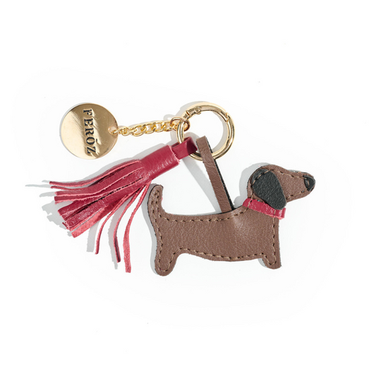 Charm salchicha con cuero rojo