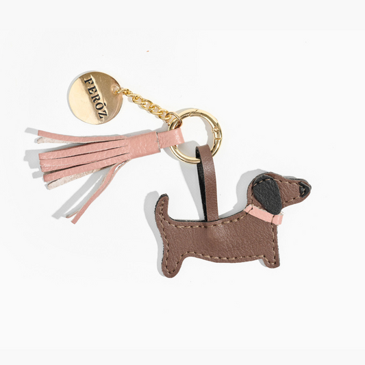 Charm salchicha con cuero rosa pálido