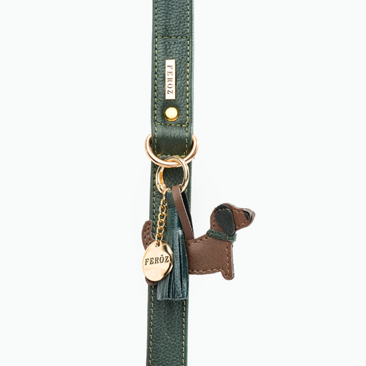 Charm salchicha con cuero verde pino